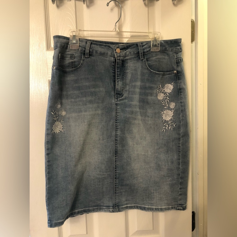 The Main Street Exchange size 10 denim skirt